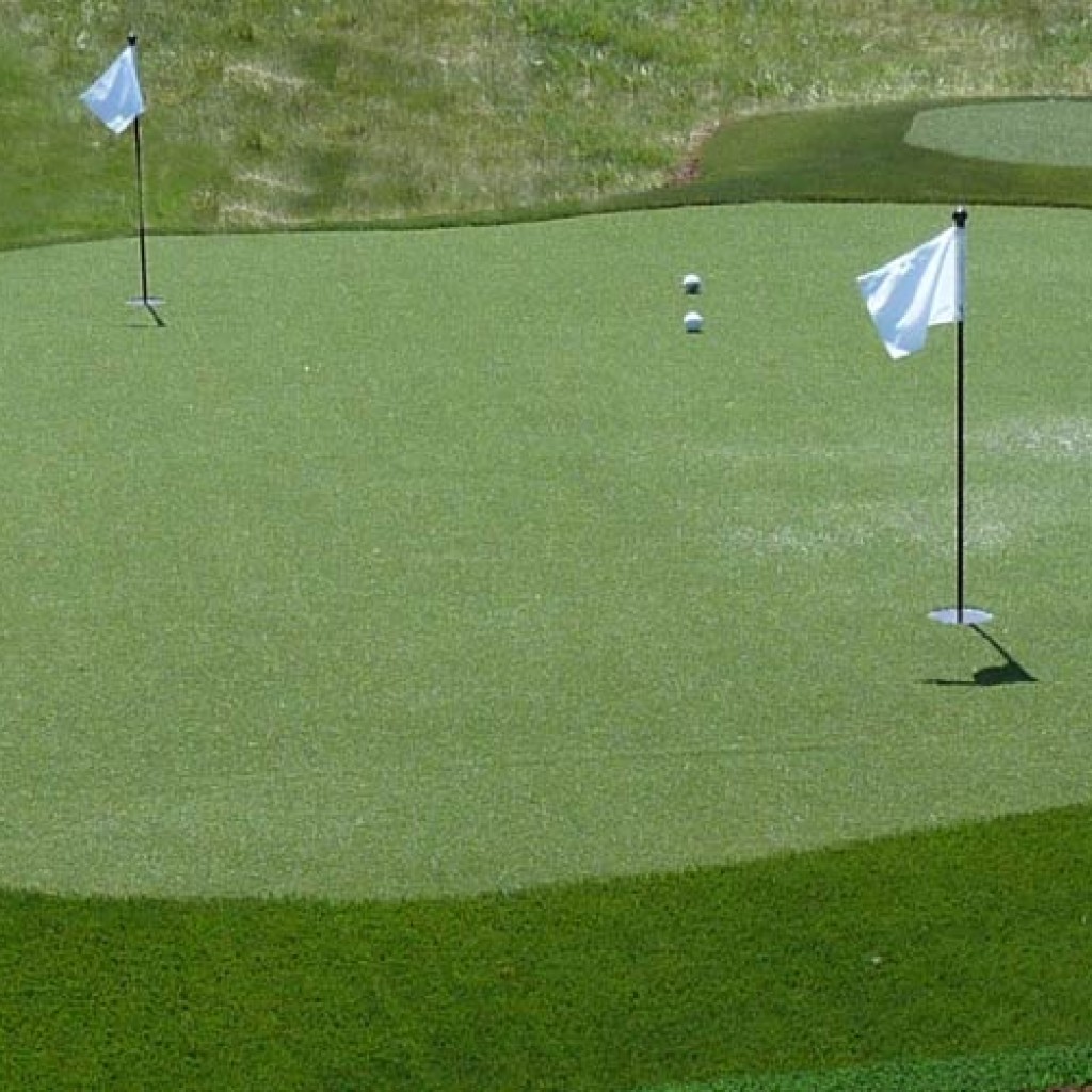 Putting green installation from SYNLawn
