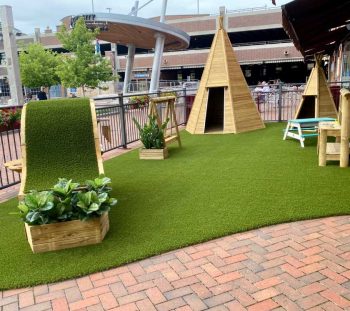 artificial-grass-commercial-patio