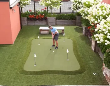 Rooftop putting green installed by SYNLawn