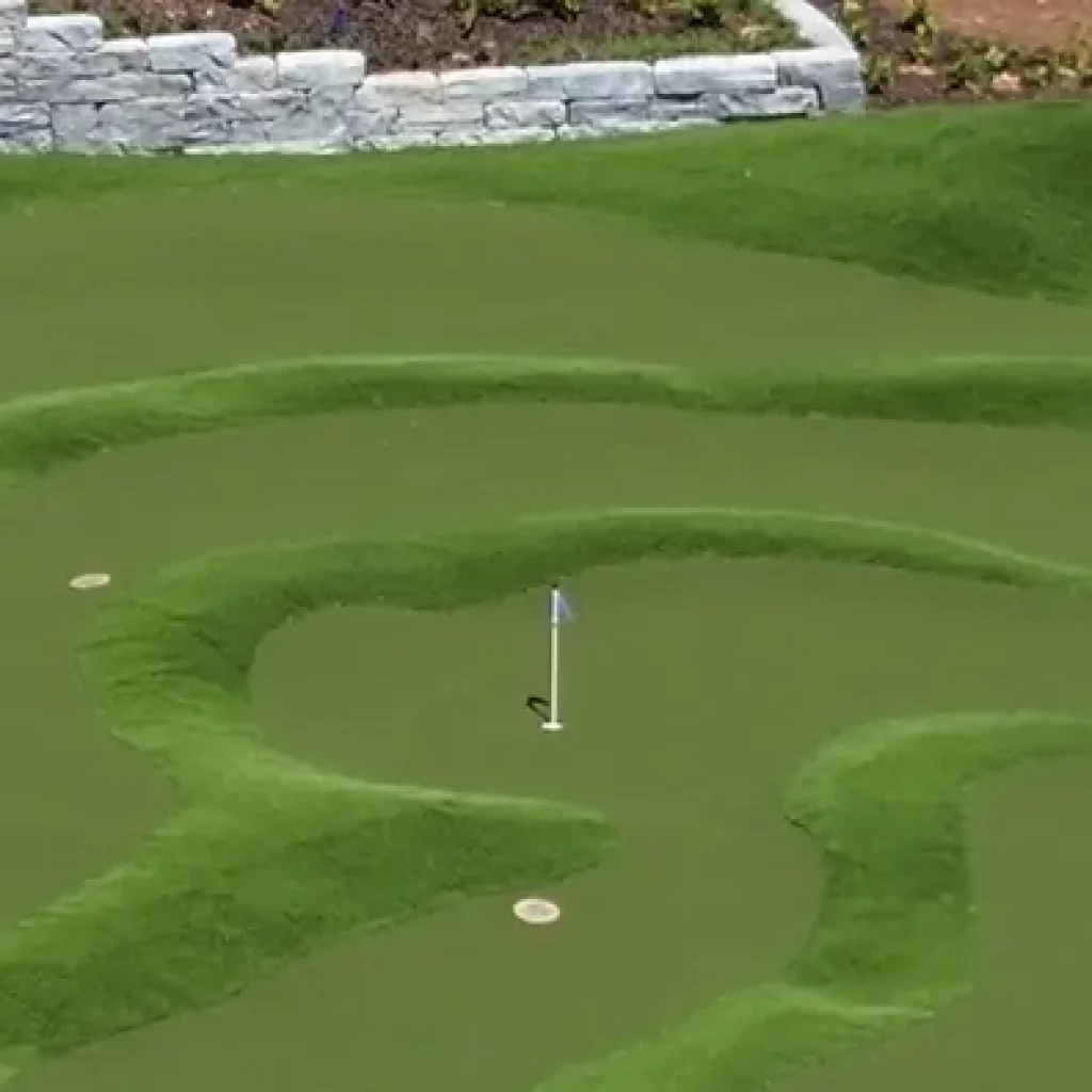 Why Artificial Grass Putting Courses from SYNLawn Arkansas Are Ideal in Little Rock, AR