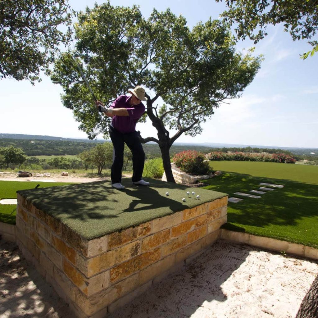 Golfer using SYNLawn artificial grass to tee off