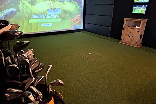 Indoor golf green installed by SYNLawn