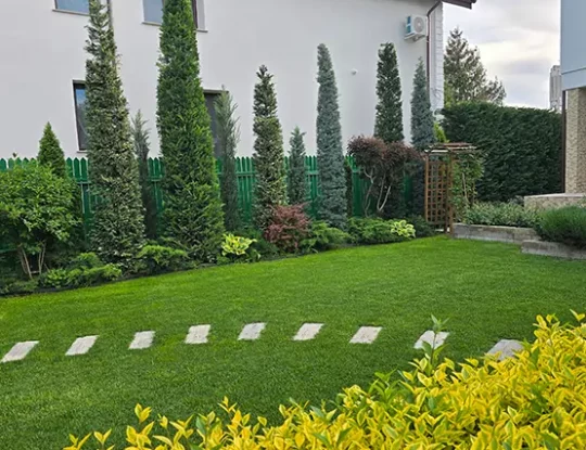 synlawn-commercial-turf-lawn Residential artificial grass lawn installed by SYNLawn