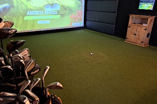 Indoor golf simulator installed by SYNLawn