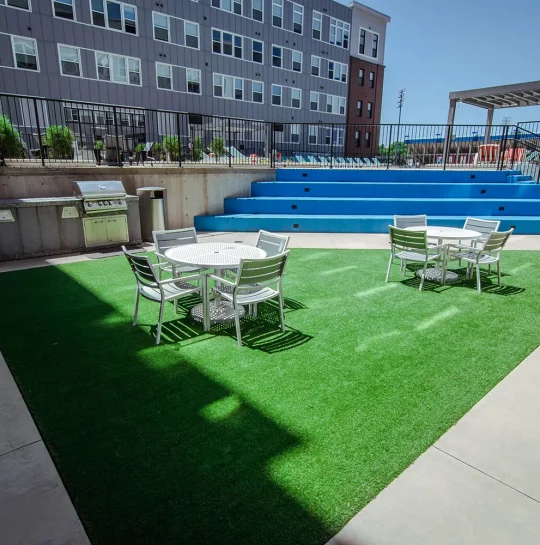 synlawn-ar-turf-apartment-installation-3 synlawn-ar-turf-apartment-installation-3