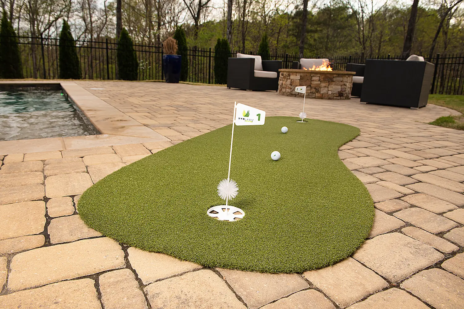 Artificial grass golf green from SYNLawn